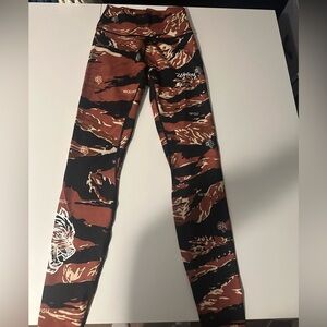 SHE big wolf leggings (Roman tiger camo)